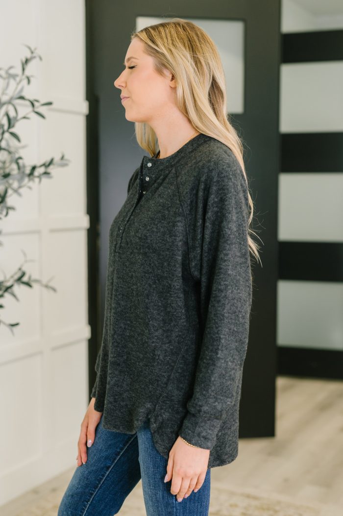 Urban Flux Scooped Hi-Low Long Pullover in Black - Image 4